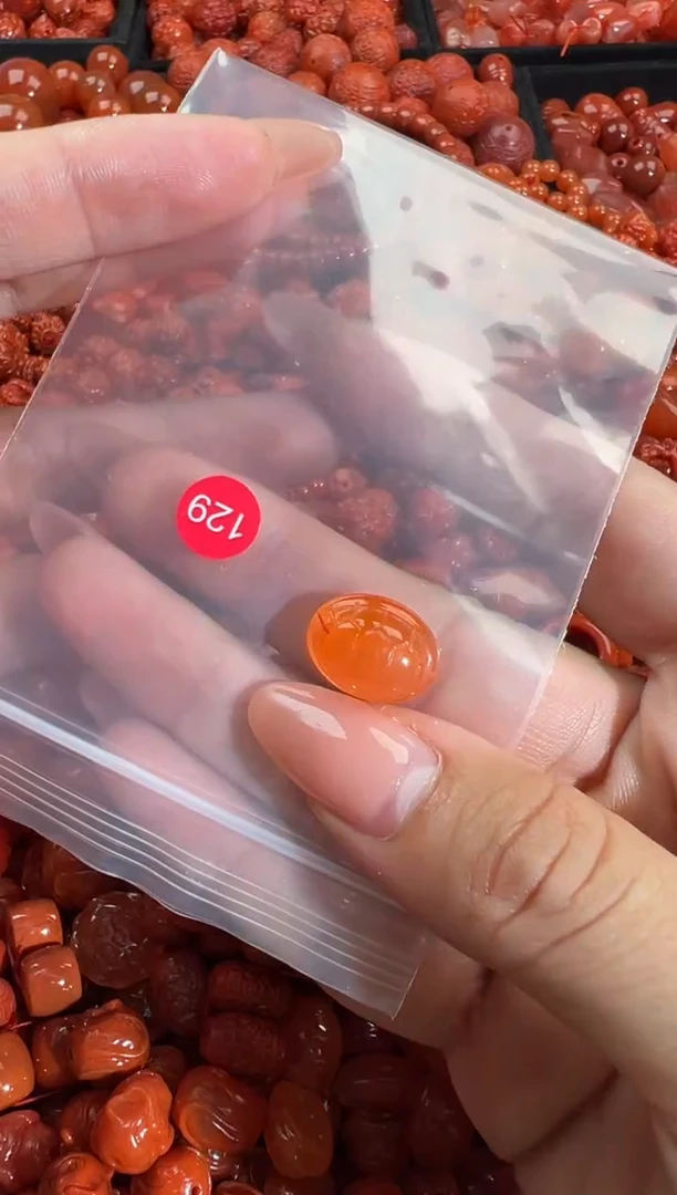 南红玛瑙未镶嵌颈饰1