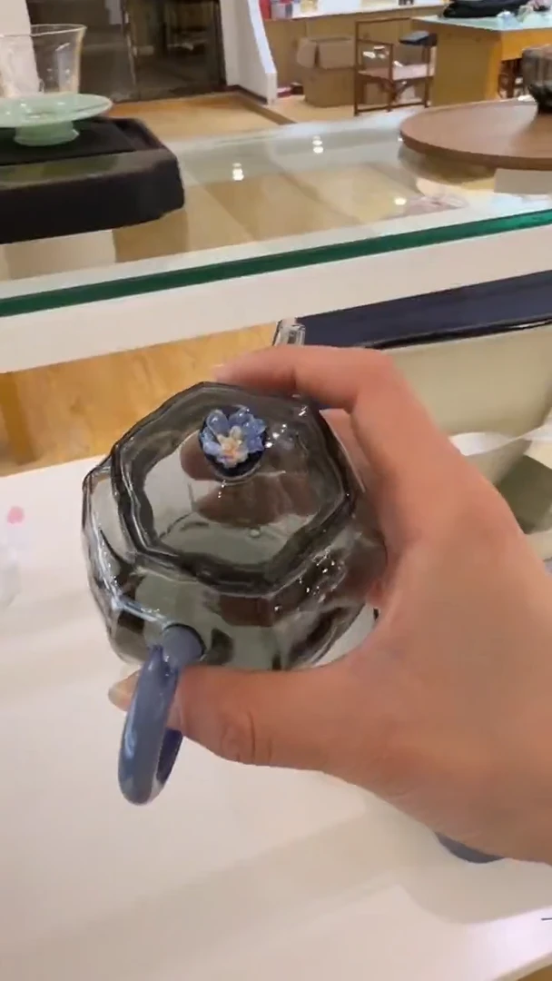 玉见烟灰葵口壶