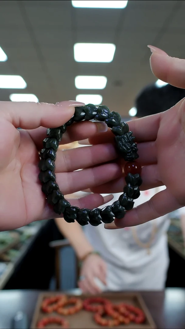 未镶嵌手链透闪石质玉多样是发货随机发一