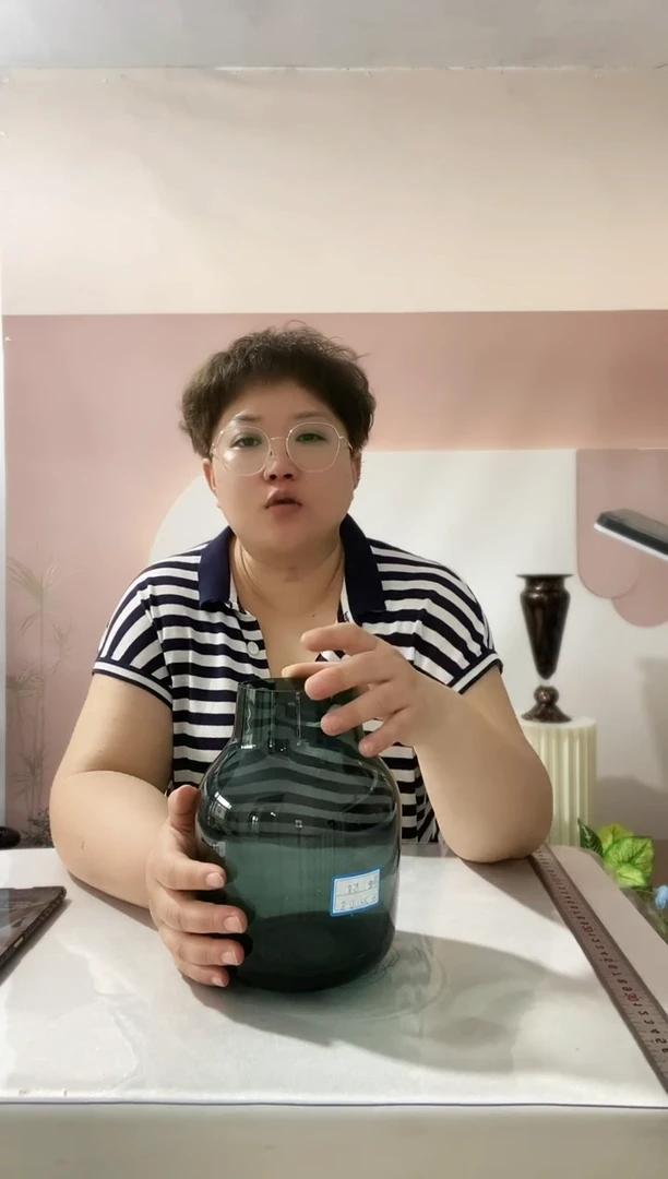 玻璃019人工吹制会有人工痕迹