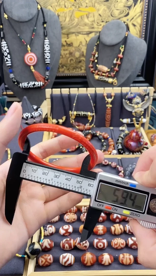 【闪购商品】玛瑙/玉髓颈饰未镶嵌朱砂手镯