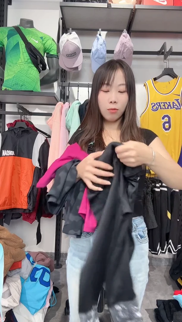 1023     编码 瑕疵款直播间过款为准 尺码 M3件无售后