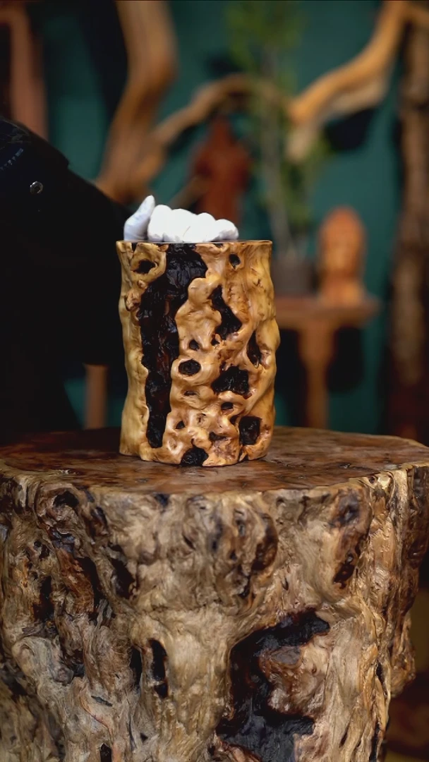 木雷击枣木笔筒