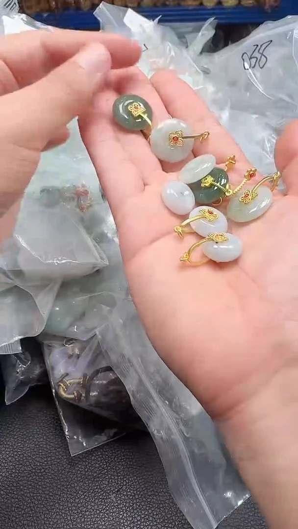 翡翠未镶嵌颈饰003有大有小多样性发一