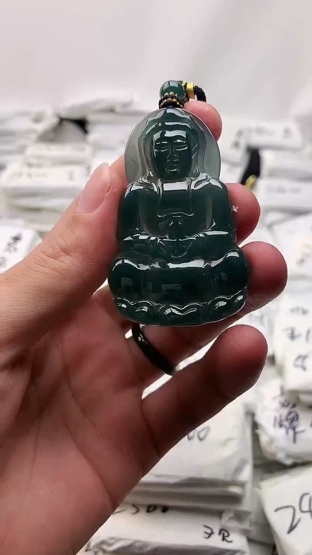 翡翠未镶嵌颈饰观音