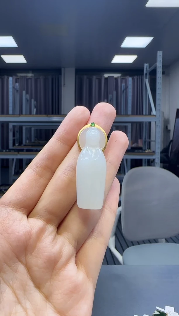 18K金镶嵌和田玉挂件1