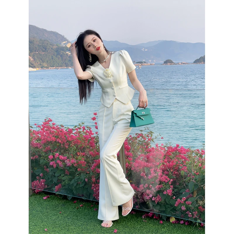 格润雅夏装女2025新款时髦两件套设计感V领上衣显瘦微喇裤两套装