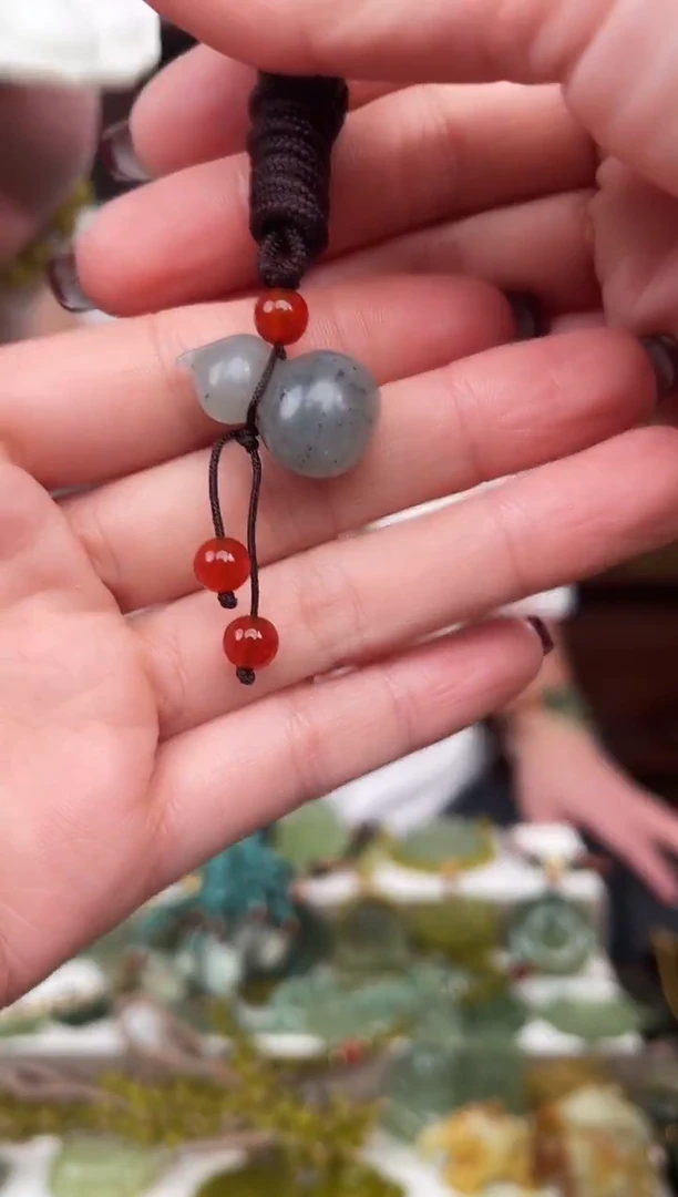 未镶嵌蛇纹石玉颈饰`