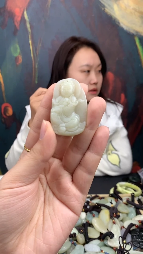 颈饰未镶嵌和田玉（多样性发一件）没有证书有瑕