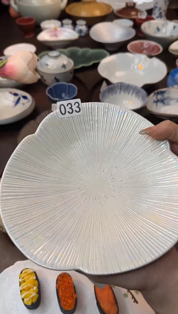 瓷（千段）十草纹白线条