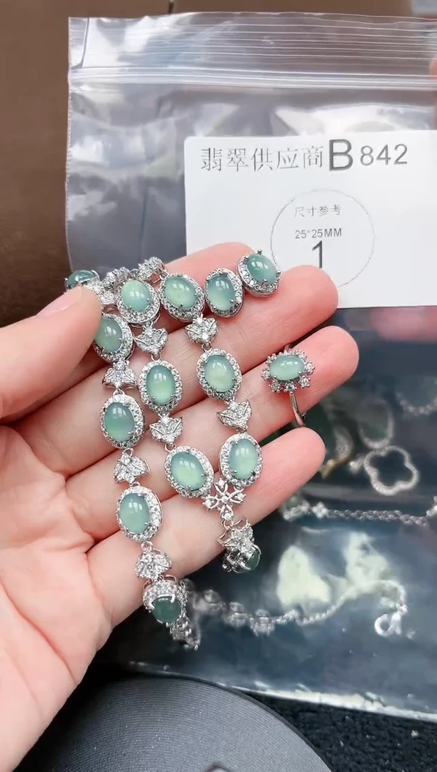 【闪购商品】翡翠颈饰未镶嵌842赠皮绳