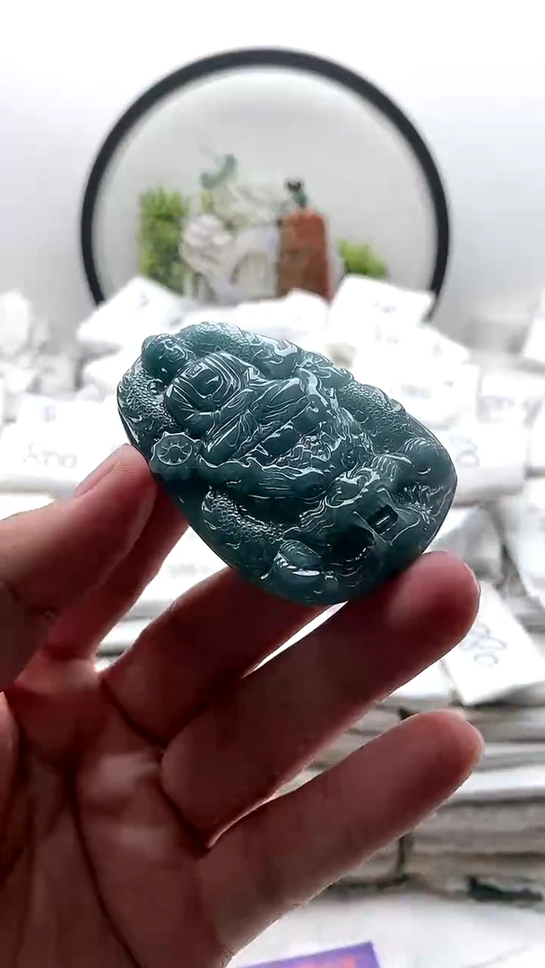 颈饰未镶嵌翡翠大日如来