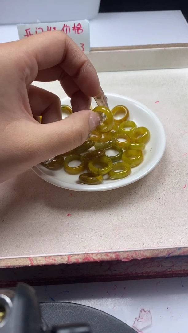 【闪购商品】翡翠颈饰未镶嵌x1072翡翠黄翡大跑环*1个