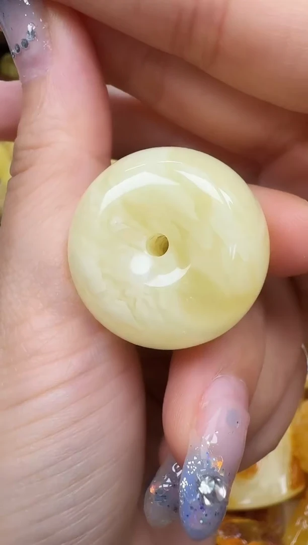 裸石琥珀未镶嵌如图