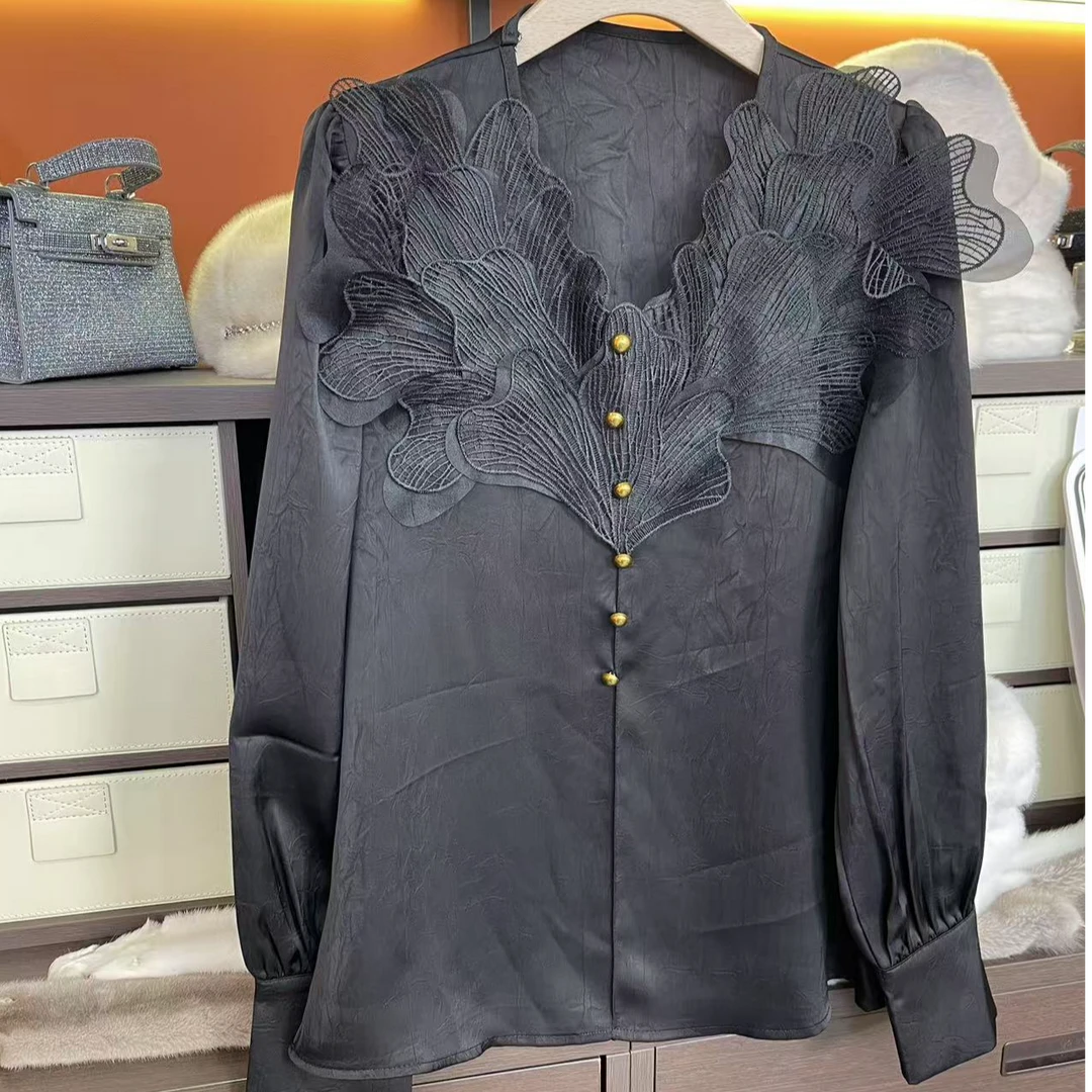 292纽扣立体装饰V领衬衫休闲蕾丝气质小衫衬衣百搭女士女装黑色