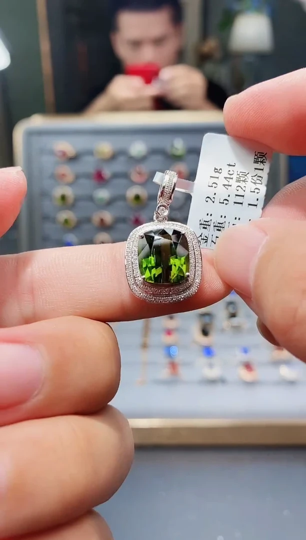 颈饰18K金镶嵌碧玺5.44.