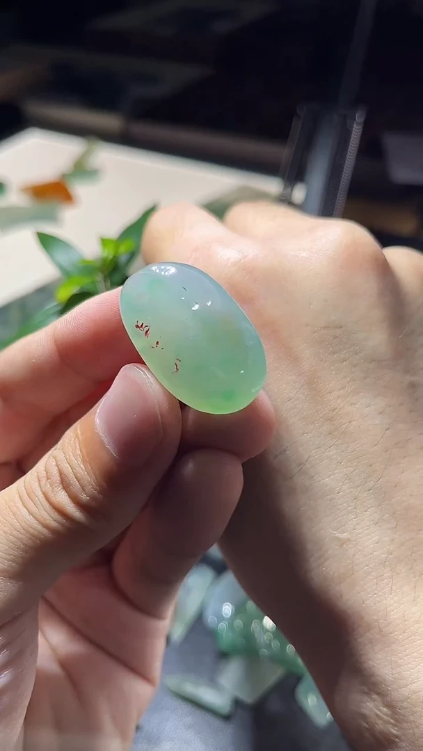 定制翡翠未镶嵌鸽子蛋