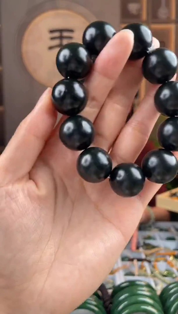 颈饰未镶嵌和田玉拍一发一，拍一发一