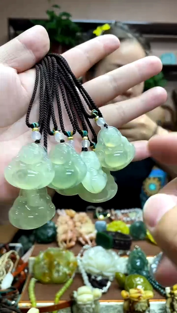未镶嵌岫玉吊坠多样性发货发其中之一