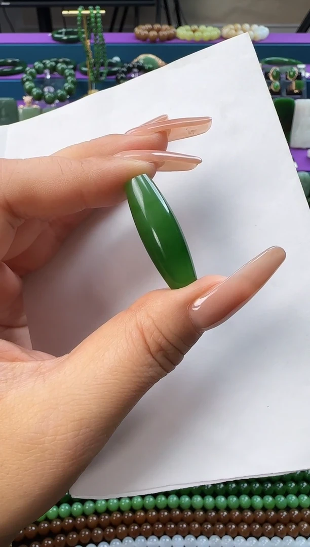 颈饰未镶嵌和田玉吊坠