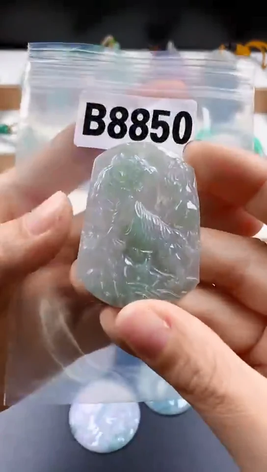 颈饰未镶嵌翡翠天然翡翠吊坠挂件
