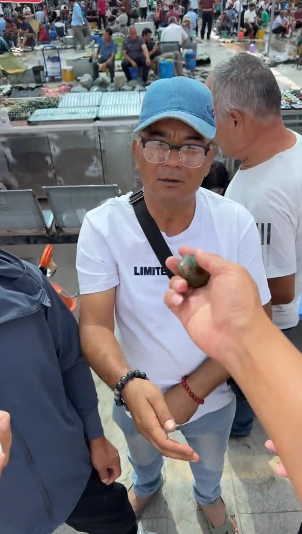未镶嵌和田玉（糖玉）挂件和田玉