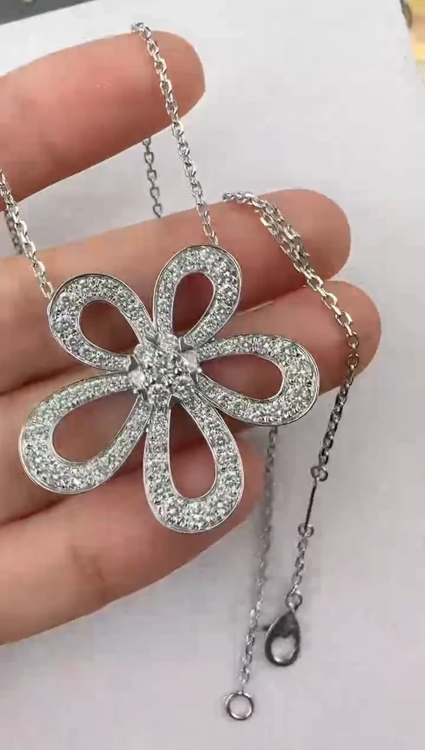 【闪购商品】合成钻石项链铂Pt950镶嵌格桑花大花项链【12克以上】