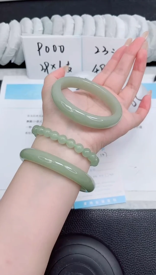 未镶嵌手镯石英质玉147-59.1