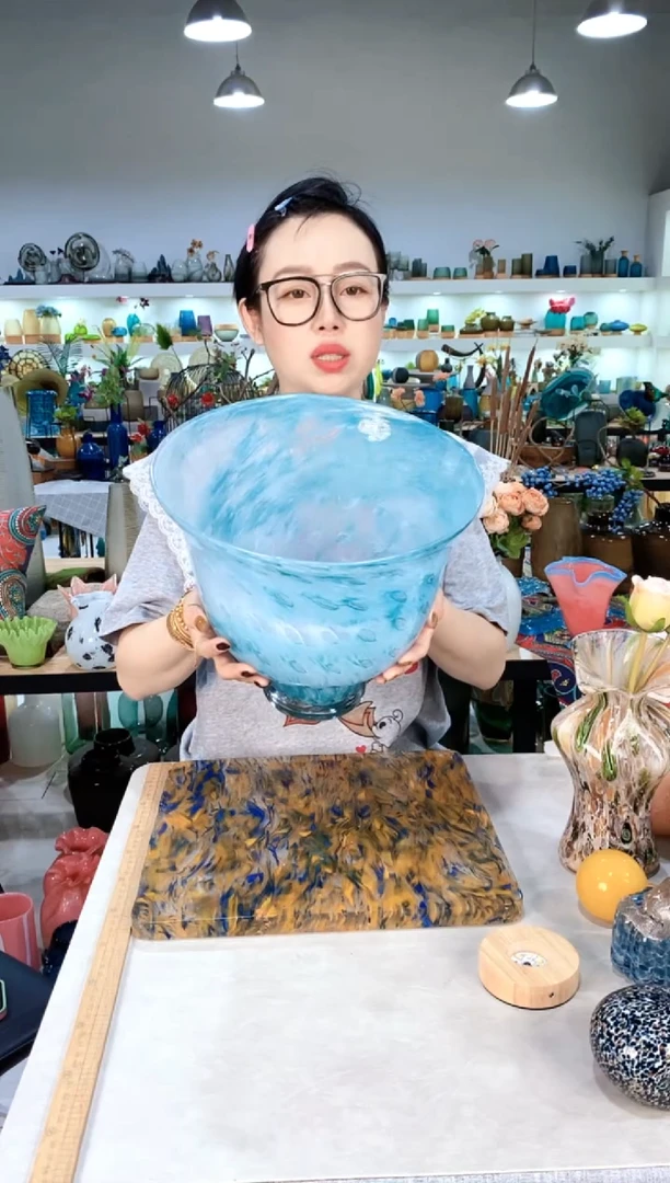 弥****代慕忆家手作琉璃花瓶