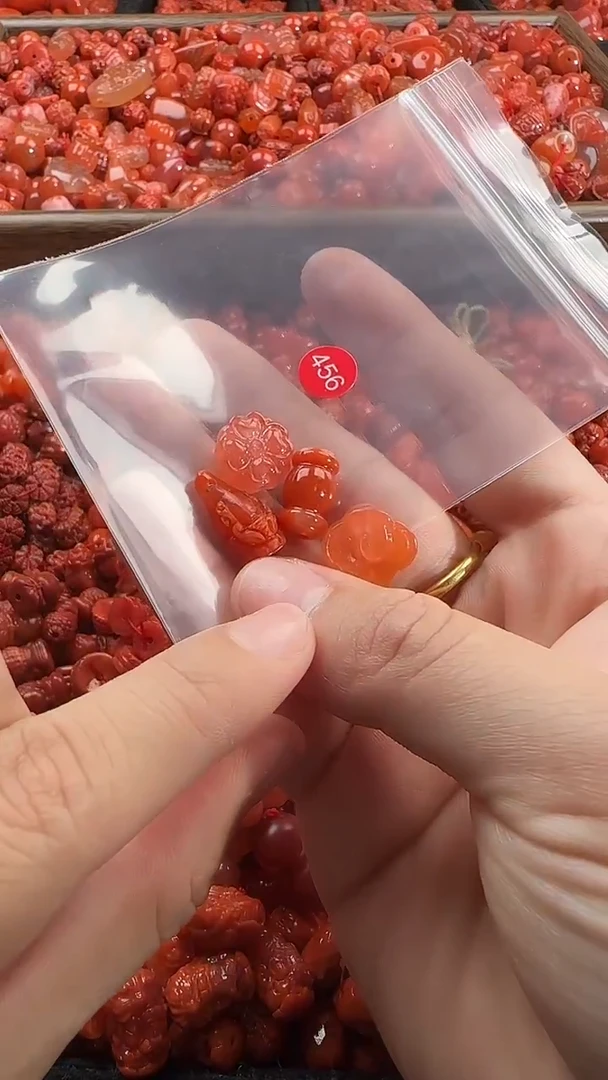 颈饰未镶嵌南红玛瑙1