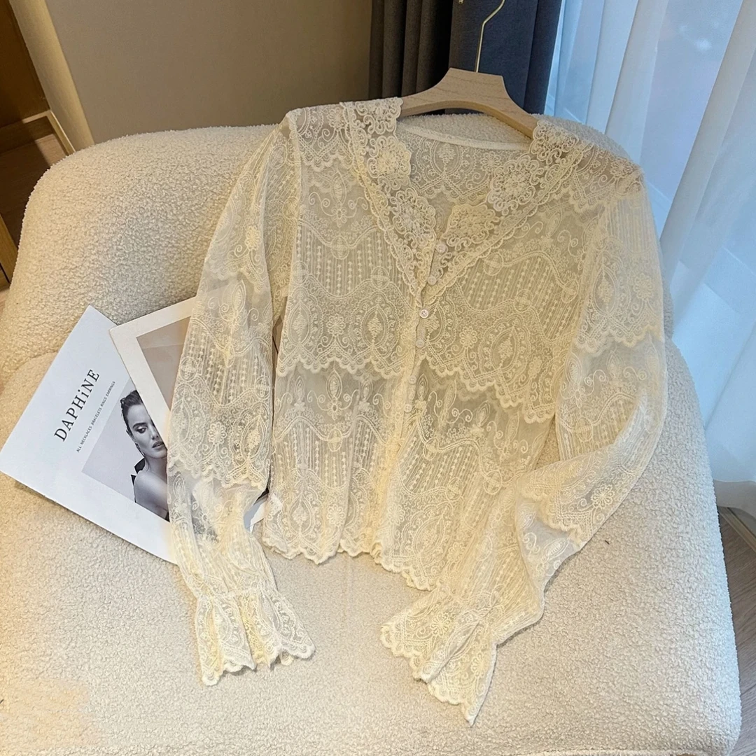 设计感钩花镂空蕾丝拼接开衫衬衫2025新款春洋气气质V领纯色上衣