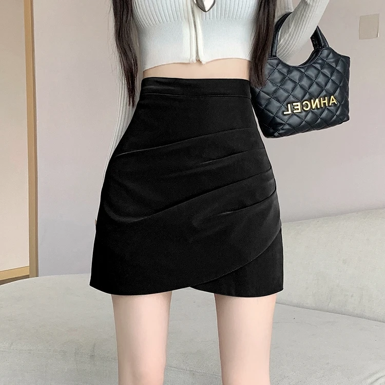 丝绒皮半身裙女秋冬2025新款小个子高腰a字包臀裙不规则褶皱短裙