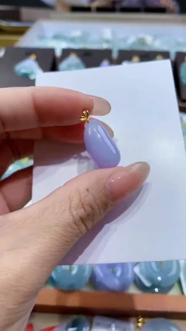 颈饰18K金镶嵌翡翠天然缅甸翡翠A货挂件
