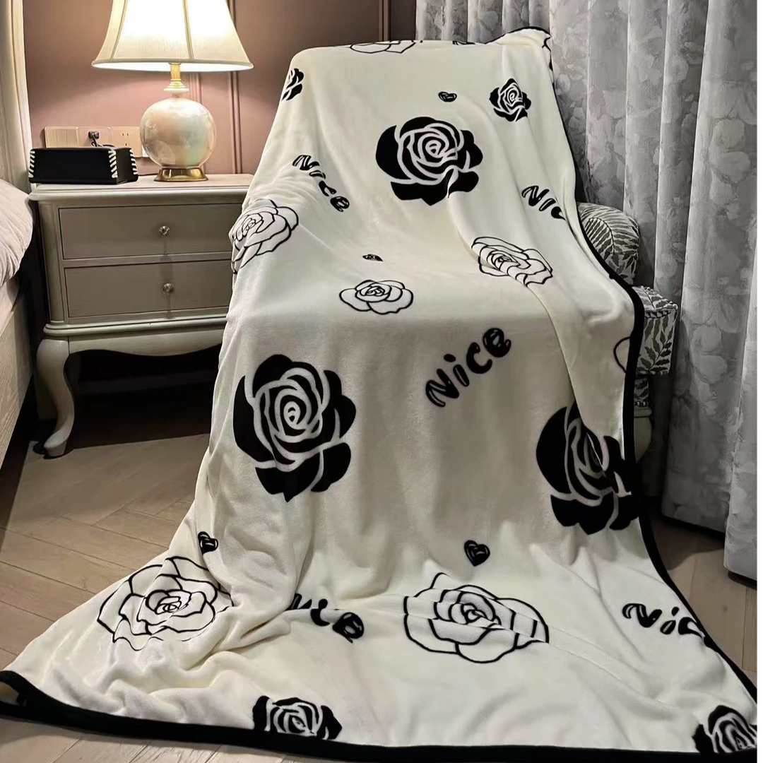经典时尚白玫瑰山茶花沙发午睡盖毯休闲家居毛毯单层四季通用2025