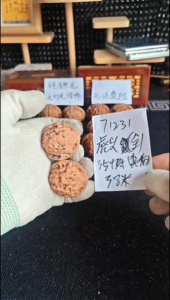 文玩核桃把件全品虎头