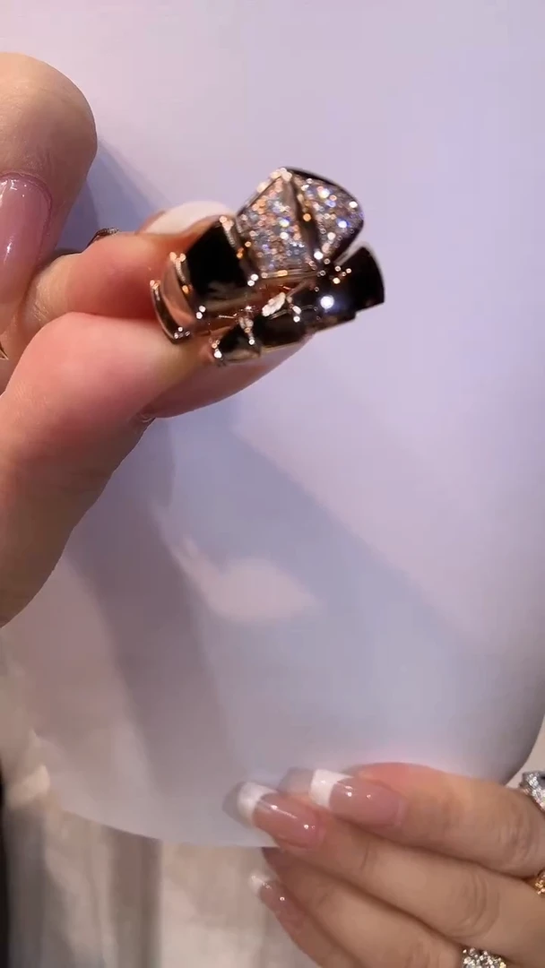 戒指18K金镶嵌钻石14#头尾宽版蛇戒