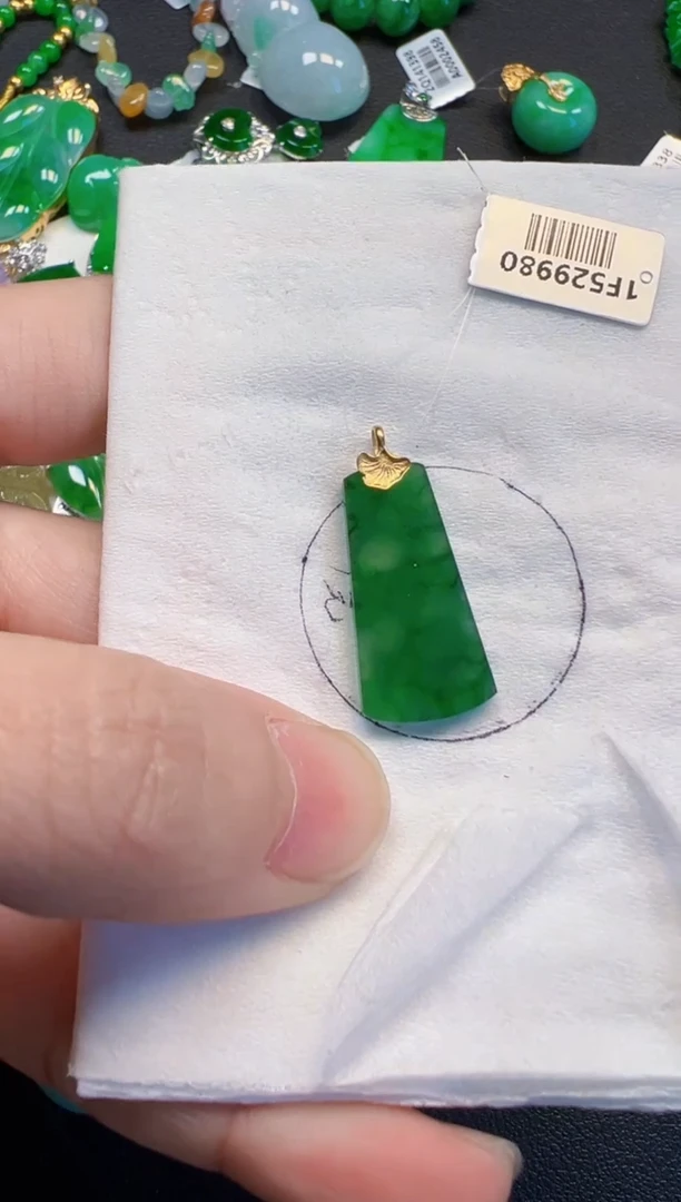 【闪购商品】翡翠吊坠(不含链)18K金镶嵌520