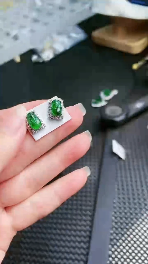 【闪购商品】翡翠耳饰未镶嵌1111111111