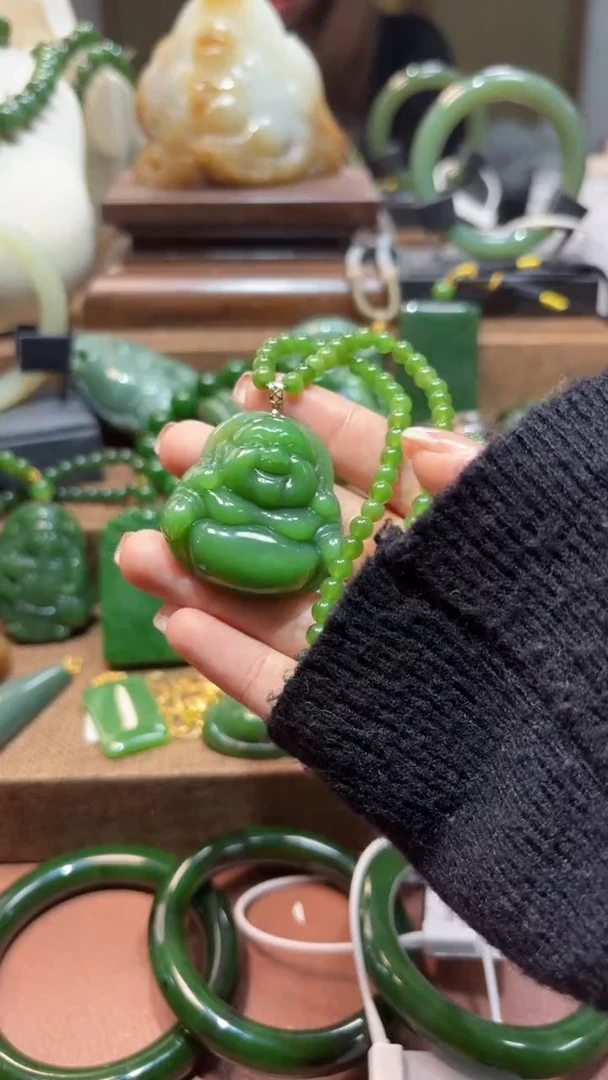 颈饰未镶嵌和田玉（碧玉）1
