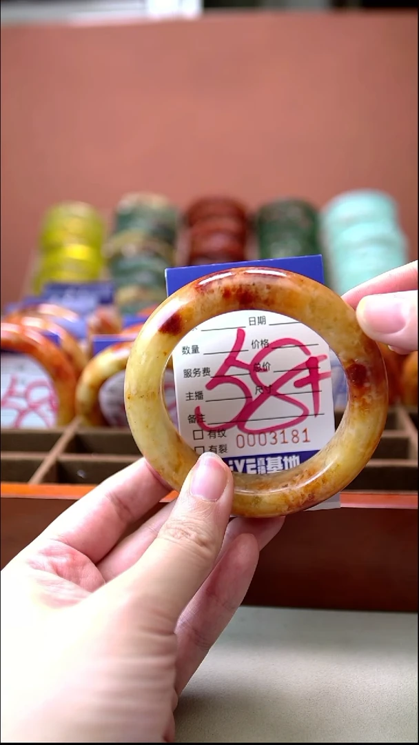 未镶嵌岫玉手镯1