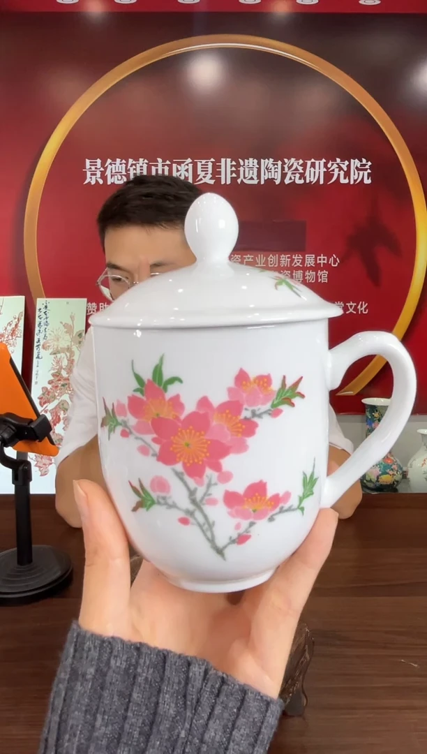 008函夏非遗釉下五彩水点桃花办公杯