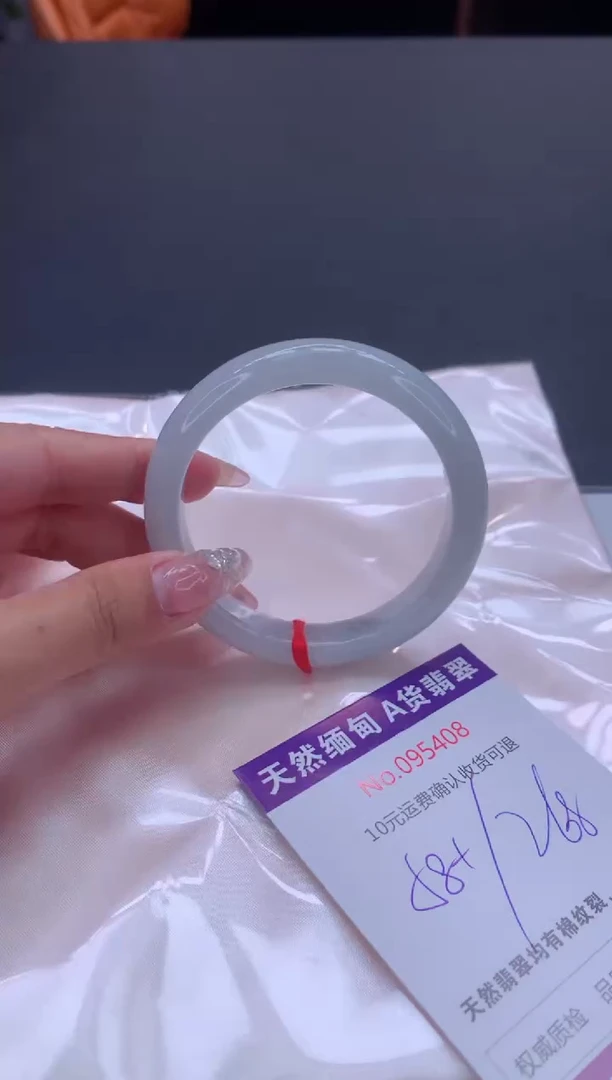 未镶嵌手镯翡翠有纹，完美者勿拍