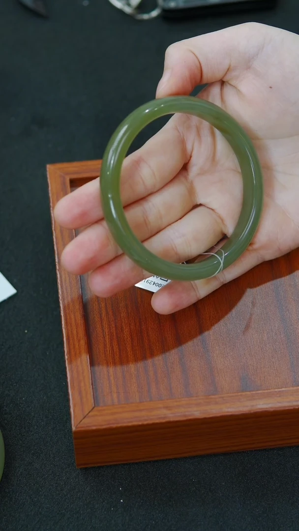 未镶嵌手镯和田玉58圈口正装宽版冰湖水绿