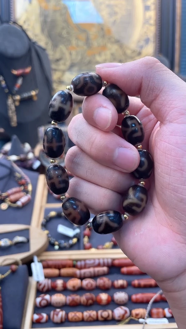 未镶嵌颈饰玛瑙/玉髓（覆膜）曲贡贵人阵手串