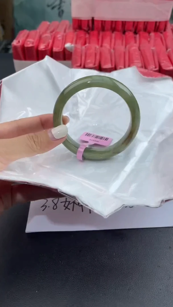 【闪购商品】翡翠手镯未镶嵌7翡翠手镯（微瑕）