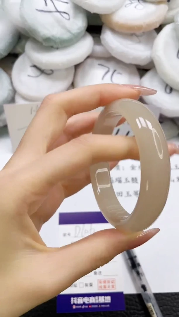 石英质玉手镯未镶嵌106-60