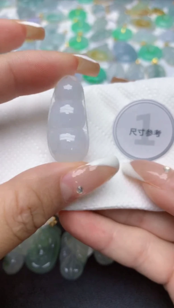 翡翠未镶嵌颈饰天然缅甸A货翡翠