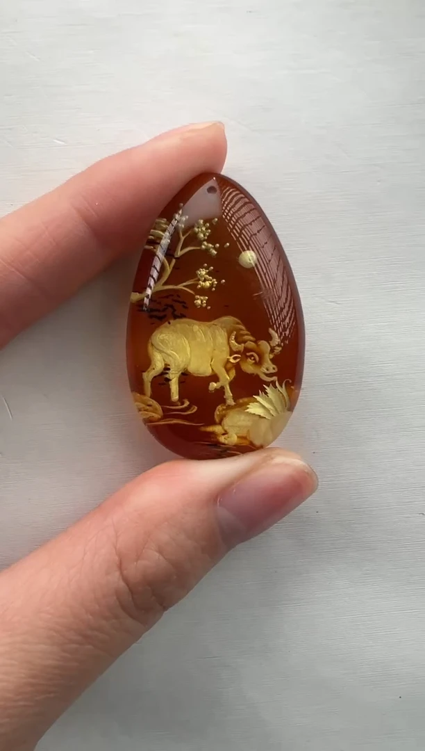 琥珀颈饰未镶嵌小牛