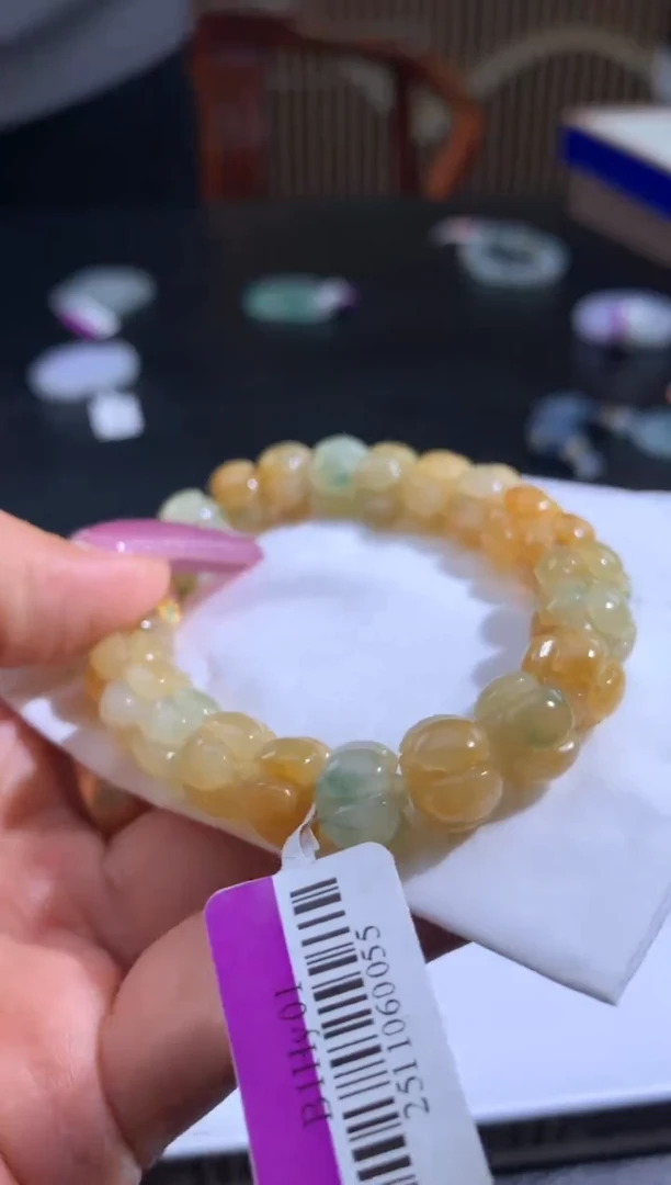 未镶嵌定制翡翠人**客翡翠