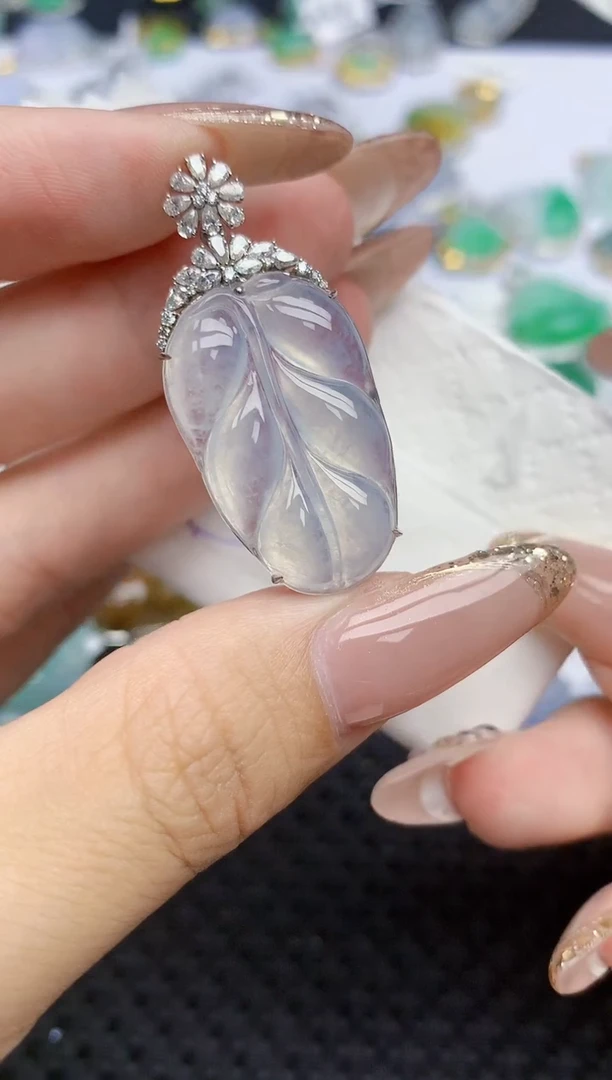 颈饰18K金镶嵌翡翠   天然翡翠A货  百元以上9米证书费自理